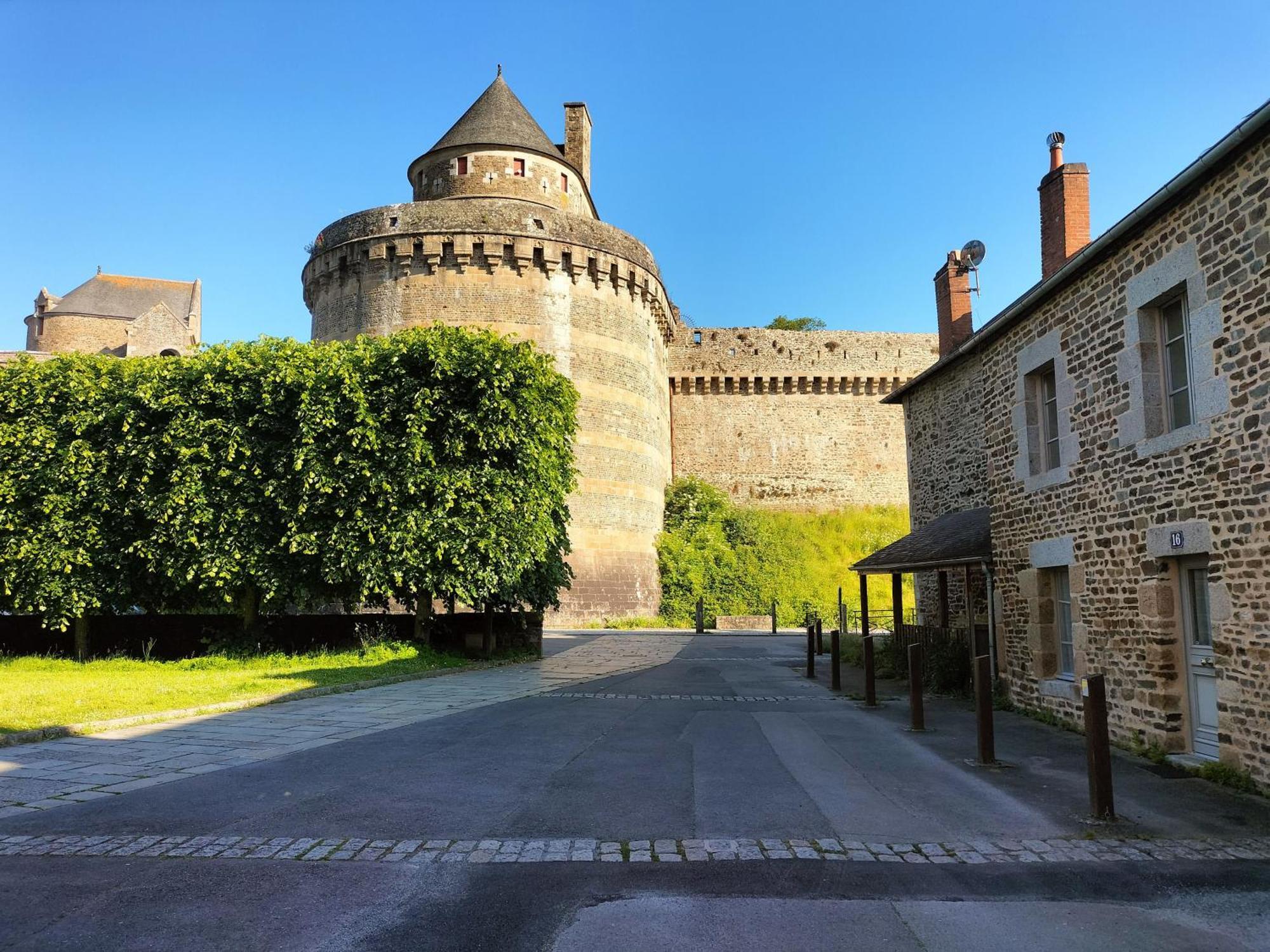 L'Escapade Médiévale Fougères Esterno foto